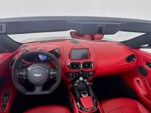Used 2022 Aston Martin V8 Vantage image 21