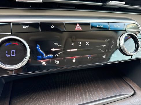 Used 2023 Genesis GV80 3.5T AWD/4WD image 25