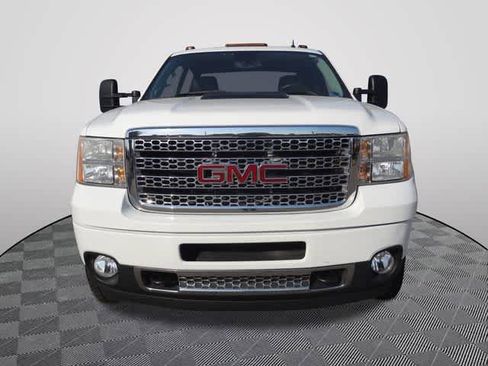Used 2014 GMC Sierra 2500 Denali w/ Suspension Package, Off-Road AWD/4WD image 5