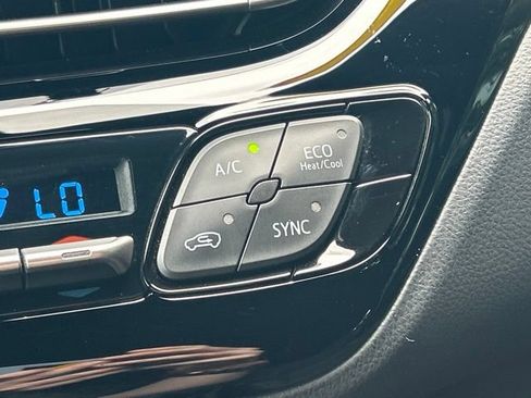 Used 2020 Toyota C-HR XLE FWD image 68