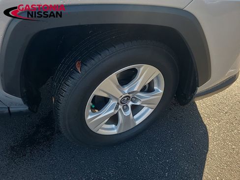 Used 2019 Toyota RAV4 XLE w/ Phone Cable & Charge Package image 15