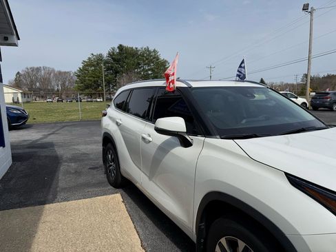 Used 2021 Toyota Highlander XLE image 6