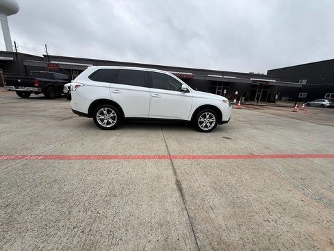 Used 2015 Mitsubishi Outlander SE image 6