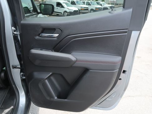 Used 2024 Chevrolet Colorado Z71 w/ Z71 Convenience Package 2 AWD/4WD image 38