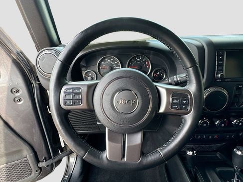 Used 2018 Jeep Wrangler Unlimited Sahara w/ Dual Top Group AWD/4WD image 7