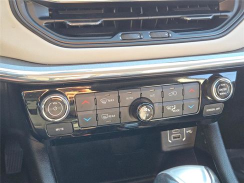 Certified 2022 Jeep Compass Limited image 30