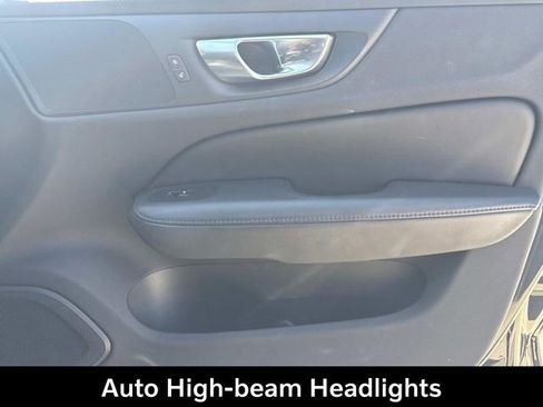 Used 2025 Volvo V60 B5 Cross Country Plus image 21