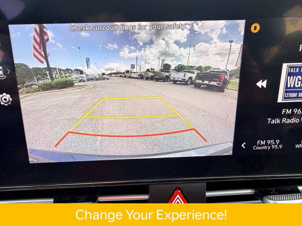 Used 2024 Hyundai Elantra SEL FWD image 8