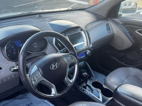 Used 2010 Hyundai Tucson Limited w/ Premium Pkg 4 AWD/4WD image 9