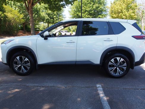 Used 2023 Nissan Rogue SV FWD image 4