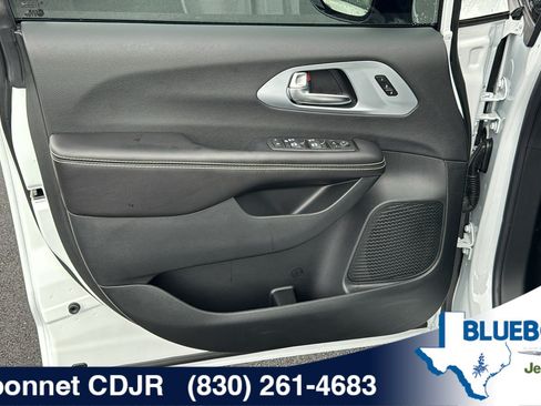 New 2026 Chrysler Pacifica Limited w/ S Appearance Package FWD image 10