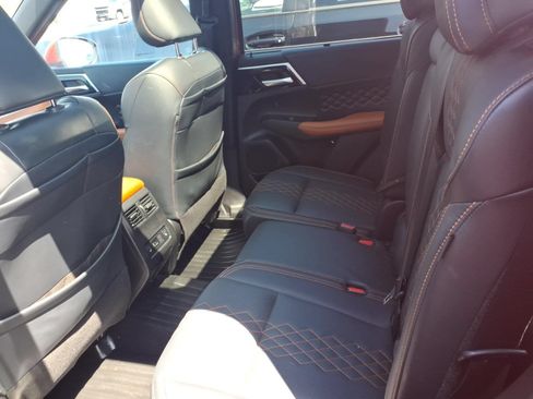 Used 2024 Mitsubishi Outlander SEL AWD/4WD image 8