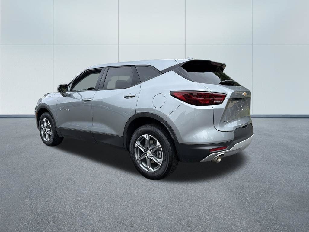 Used 2025 Chevrolet Blazer LT FWD image 7