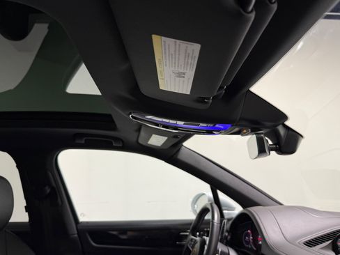 Used 2022 Porsche Cayenne image 60