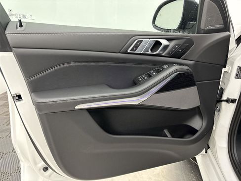 New 2026 BMW X5 xDrive40i w/ Executive Package image 26