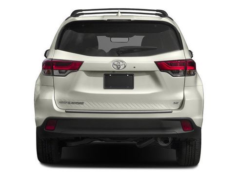 Used 2017 Toyota Highlander SE AWD/4WD image 8