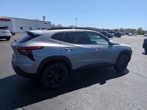 New 2026 Chevrolet Trax LT w/ Driver Confidence Package FWD image 8