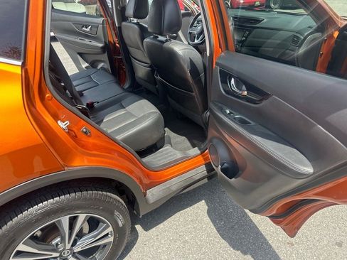 Used 2017 Nissan Rogue SL AWD/4WD image 22