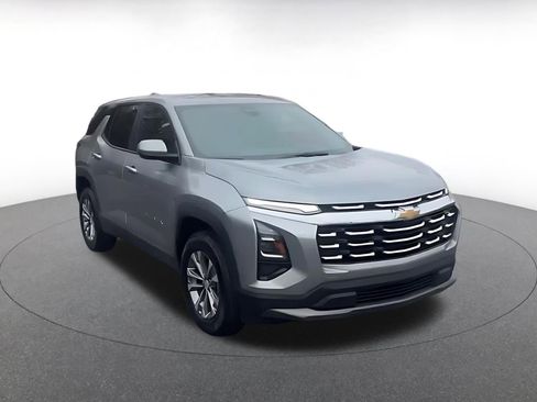 Used 2025 Chevrolet Equinox LT image 3