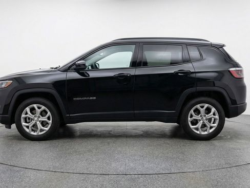 Used 2025 Jeep Compass Latitude image 5