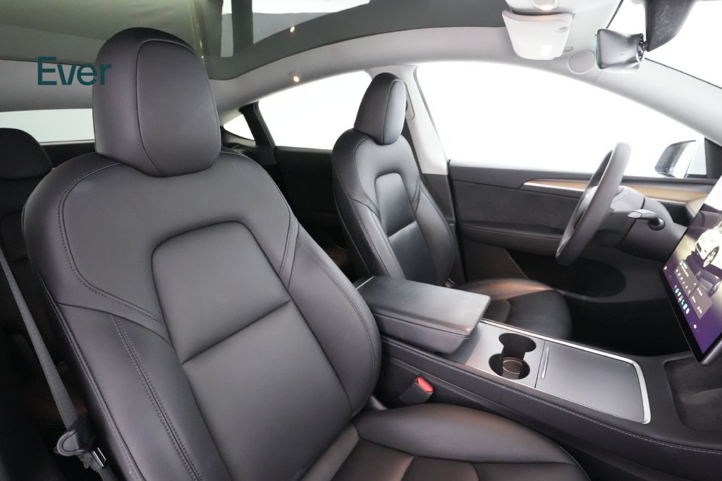 Used 2022 Tesla Model Y Long Range AWD/4WD image 23