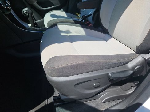 Used 2020 Chevrolet Trax LS FWD image 17