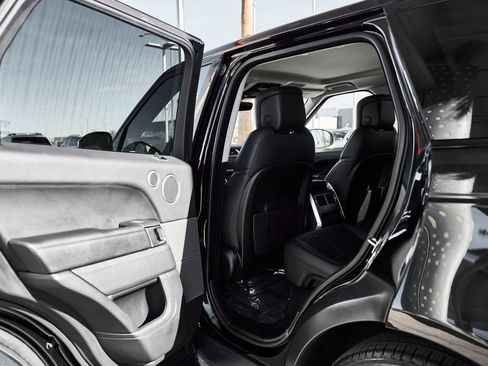 Used 2020 Land Rover Range Rover Sport SE image 14