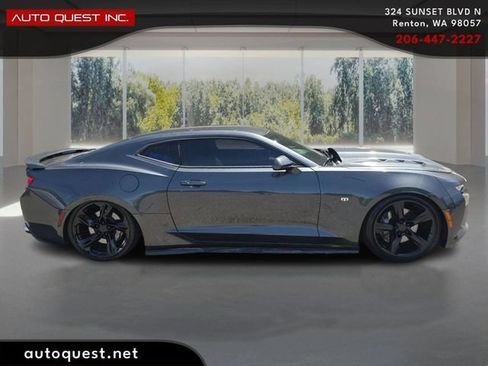 Used 2016 Chevrolet Camaro SS RWD image 4