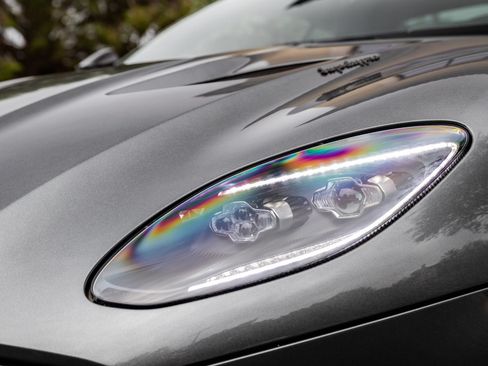 Used 2019 Aston Martin DBS Superleggera RWD image 9