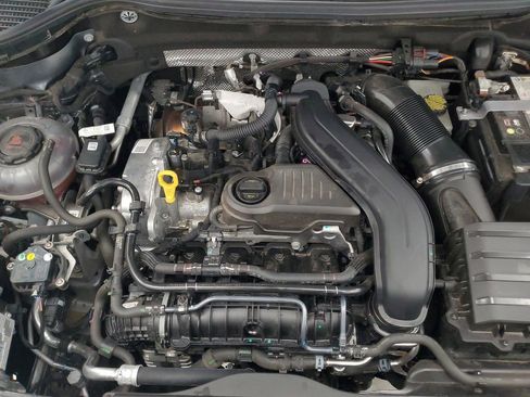 Used 2025 Volkswagen Taos S FWD image 9