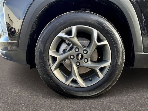 Used 2025 Chevrolet Trax LT w/ Driver Confidence Package image 25