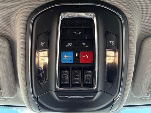 Used 2023 Jeep Grand Cherokee 4WD 4xe image 33