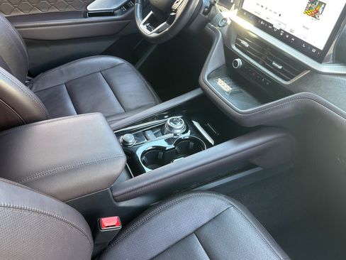 Used 2025 Ford Explorer Platinum w/ LUX Leather Package AWD/4WD image 19