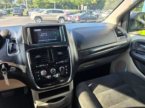 Used 2017 Dodge Grand Caravan SE w/ Power Window Group FWD image 16
