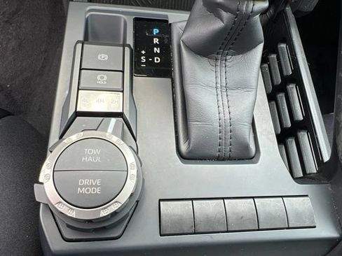 Used 2025 Toyota Tacoma TRD Sport AWD/4WD image 27