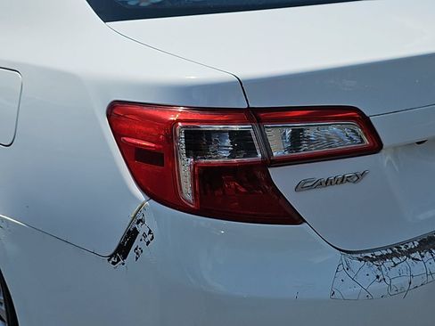 Used 2014 Toyota Camry LE FWD image 33