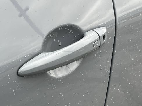 Used 2022 Nissan Rogue Platinum w/ Head-Up Display Package image 11