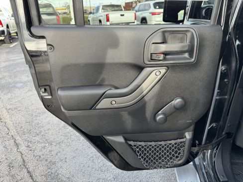 Used 2016 Jeep Wrangler Unlimited Sport w/ Connectivity Group image 27