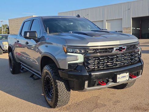 Used 2023 Chevrolet Silverado 1500 ZR2 w/ Technology Package AWD/4WD image 2