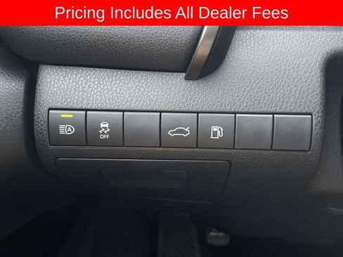 Used 2018 Toyota Camry LE FWD image 19