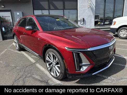 Used 2024 Cadillac Lyriq Luxury AWD/4WD image 2