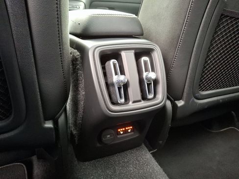 Used 2021 Volvo XC40 T5 R-Design w/ Climate Package image 11