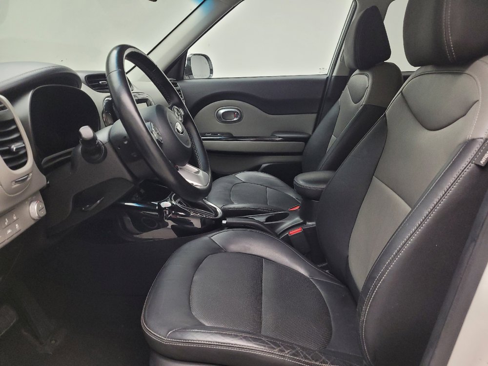 Used 2019 Kia Soul + w/ Primo Package FWD image 17