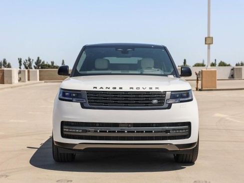 New 2025 Land Rover Range Rover SE image 2