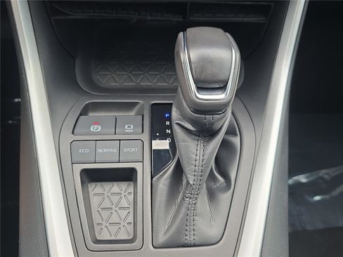Used 2022 Toyota RAV4 XLE Premium FWD image 19