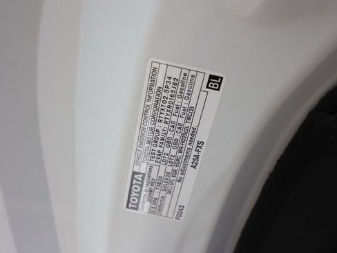 Used 2024 Toyota Highlander XLE image 32