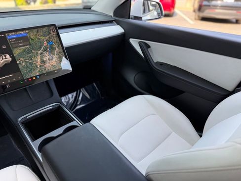 Used 2021 Tesla Model Y Long Range image 41