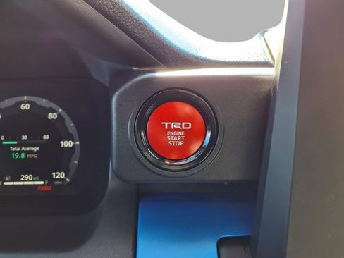 Used 2025 Toyota Tacoma TRD Off-Road image 5