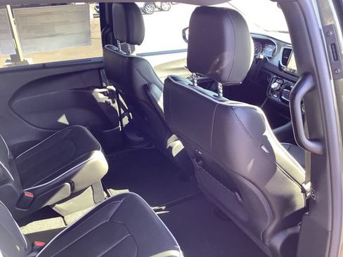 New 2027 Chrysler Pacifica Limited w/ Family Tech Group FWD image 36