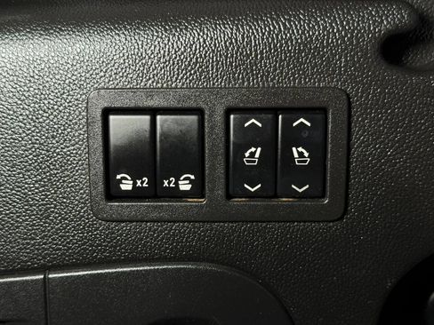 Used 2016 Chevrolet Suburban LTZ RWD image 36